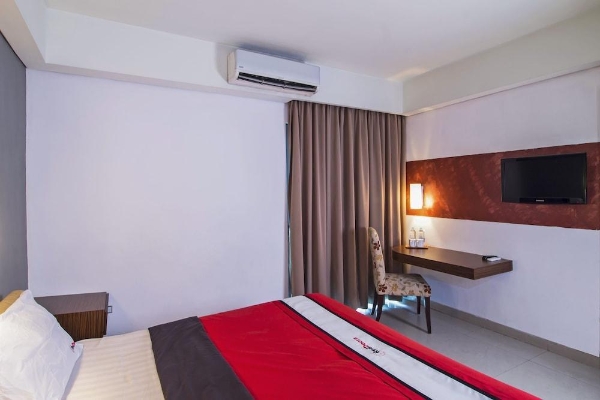 Hotel RedDoorz Plus near RS Pertamina